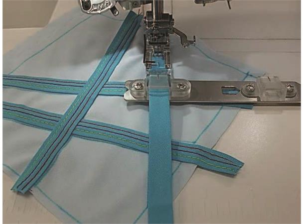 Janome Bias tape Guide & Belt Loop Folde Gruppe: 7 Coverstitch 