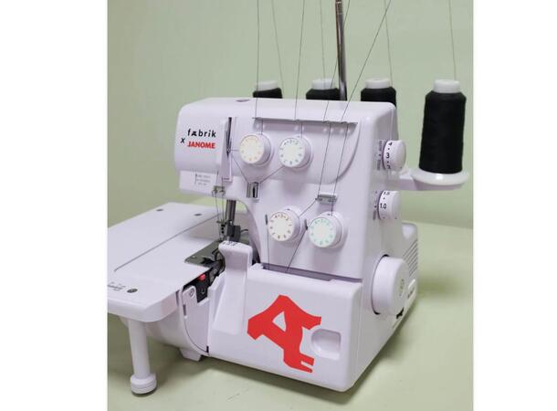 NYHEIT: Janome 4D Fæbrik Overlock Inkl. sybord. 3 og 4 tråders overlock. 