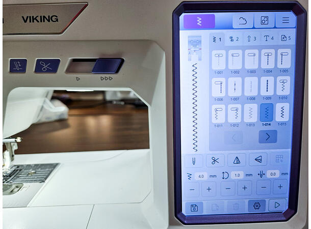 DEMO: Husqvarna Deseigner QUARTZ™ 29 Ny og rimeleg  broderisymaskin! 